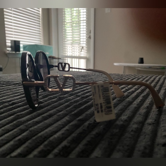 Sunglasses - Picture 5 of 6